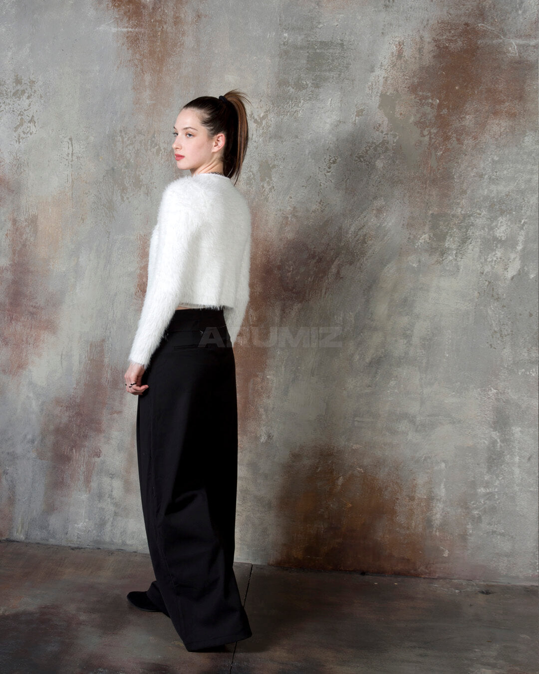 Angora Texture Two-Pocket Cropped Bolero Cardigan