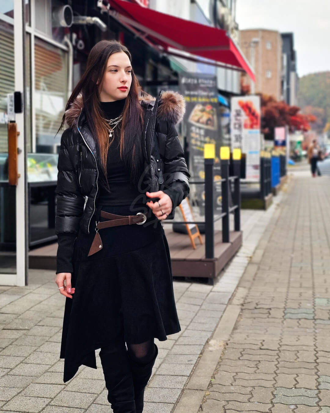 Glossy Fur-Hood Volume Cropped Puffer Jacket