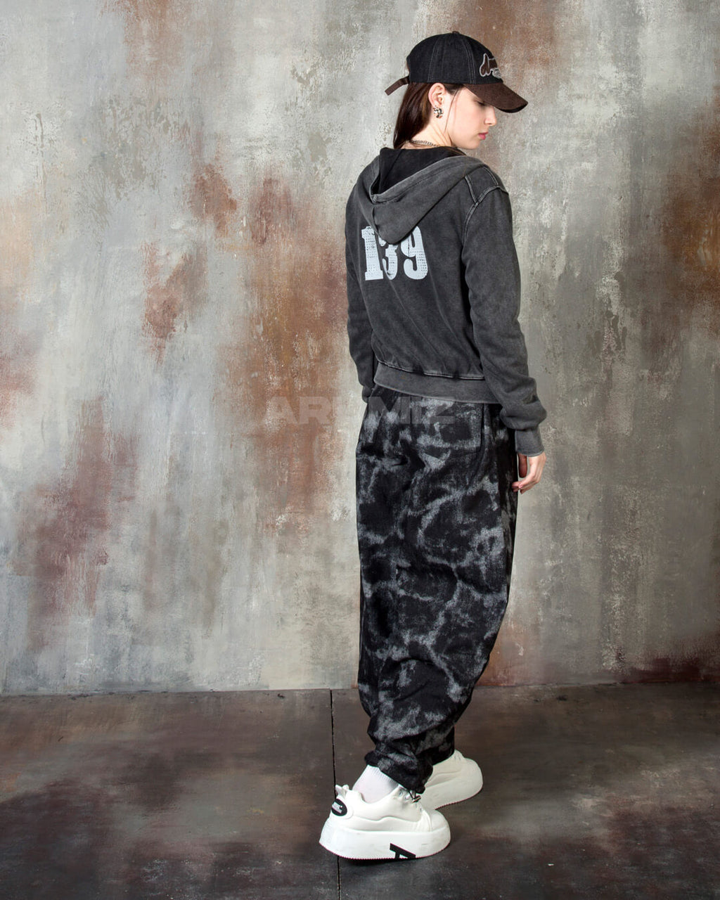 Vintage Pigment Wash Lettering Cropped Zip-Up Hoodie