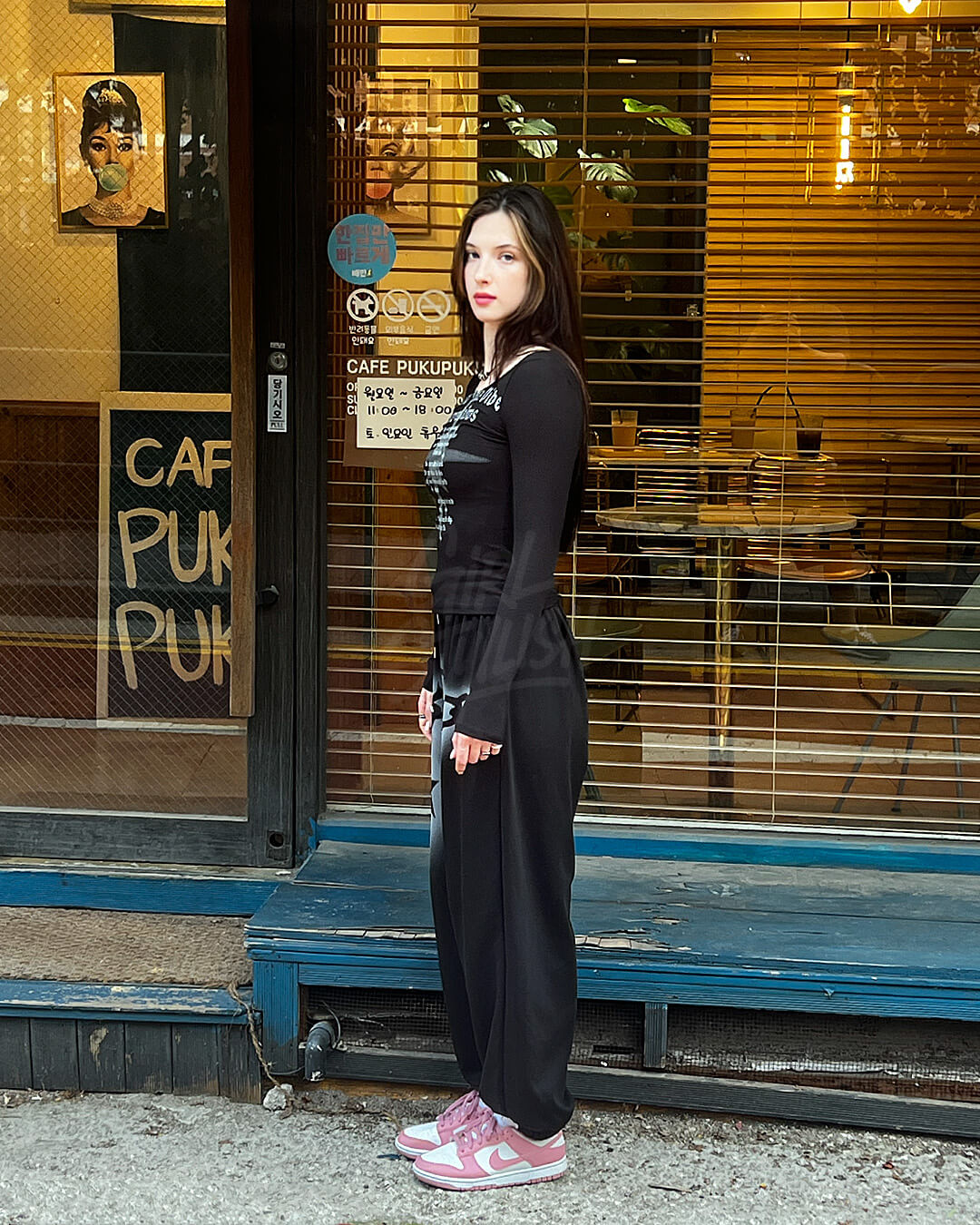 Gothic Lettering Slim-Fit U-Neck Long-Sleeve T-Shirt